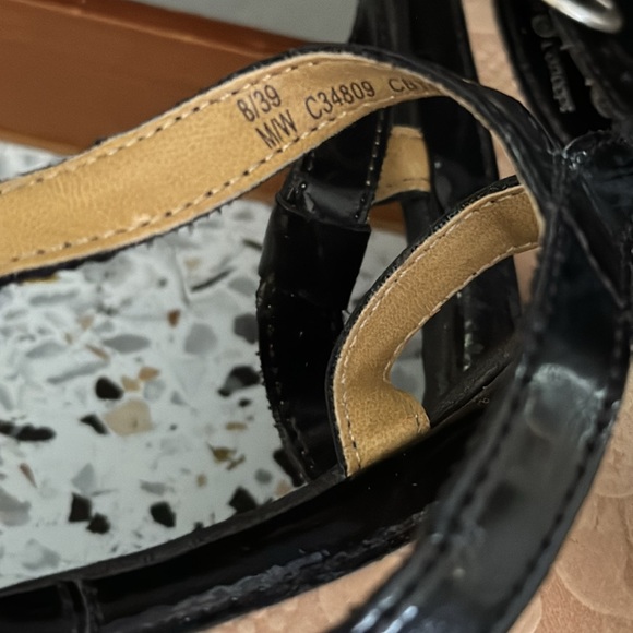 b.o.c. Born Concepts black patent strappy sandals 8M - Picture 8 of 8